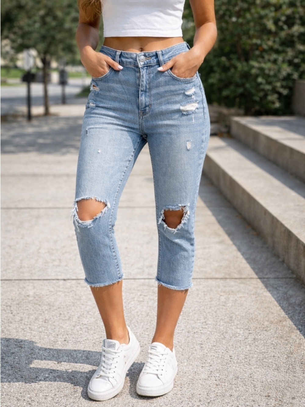 American Eagle Outfitters Light Blue Distressed Cropped Jeans